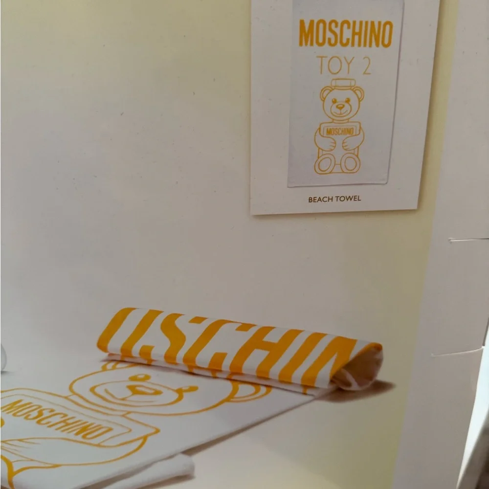 ✨ New Moschino Toy 2 Box With Towel ✨